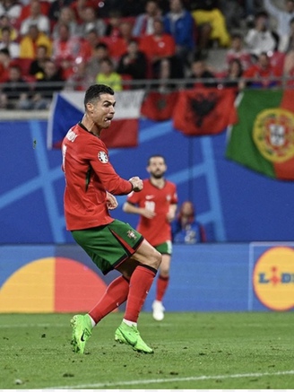 Thổ Nhĩ Kỳ - Bồ Đào Nha: Sức trẻ tiếp tục bùng nổ, Ronaldo có ‘bung lụa’?