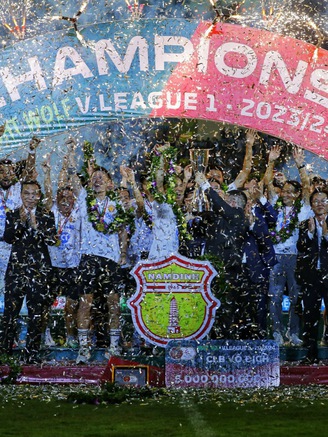 Thiên Trường 'mở hội', CLB Nam Định sớm giành chức vô địch V-League: Vui sao nước mắt lại trào!