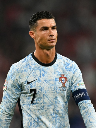 Ronaldo nổi giận khi bị thay khỏi sân, thất bại khó tin của Bồ Đào Nha