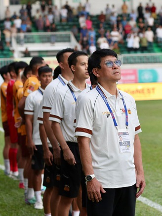 V-League: Không dùng trọng tài ngoại, căng thẳng tới phút cuối cuộc đua né đá play-off