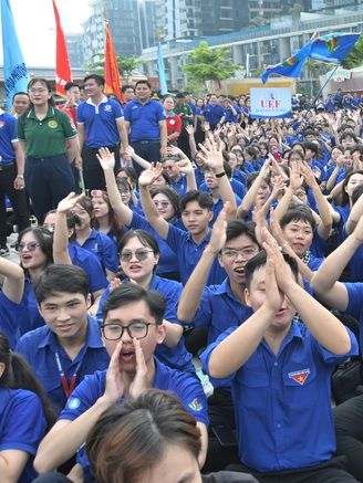 Thanh niên tình nguyện sẽ đem hạnh phúc đến người dân