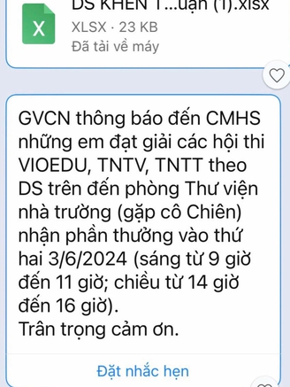 'Con được giải mà trường không phát thưởng, nghỉ hè gọi lên thư viện nhận'