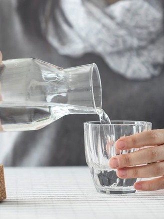 Ngày mới với tin tức sức khỏe: Uống nước như thế nào để ngăn ngừa đột quỵ?