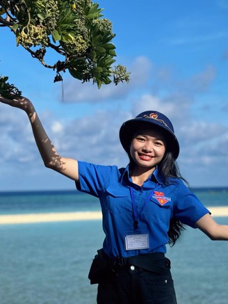 Cô gái xúc động vì chia sẻ của mình đăng trên Thanh Niên vào đề thi lớp 10