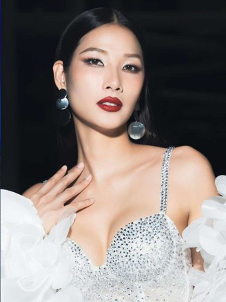 Chủ tịch Miss Universe Vietnam muốn gặp Hoàng Thùy giải quyết ồn ào