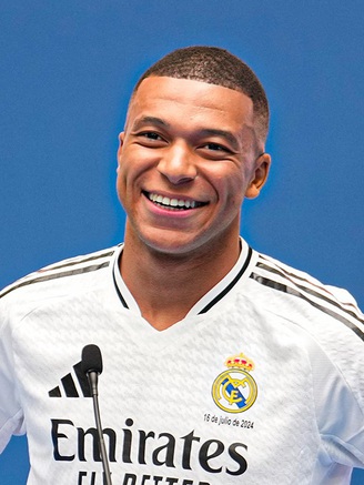 Mbappe giúp Real Madrid 'cháy hàng' áo đấu, muốn ôm thần tượng Ronaldo