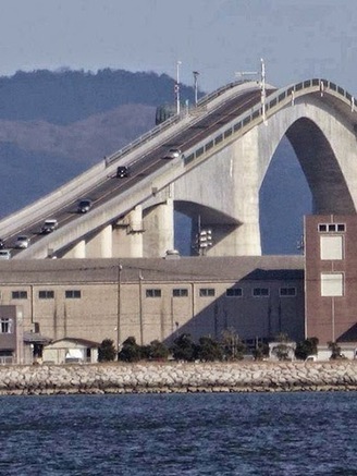 Ngỡ ngàng trước vẻ đẹp của những cây cầu nổi tiếng ở Nhật Bản