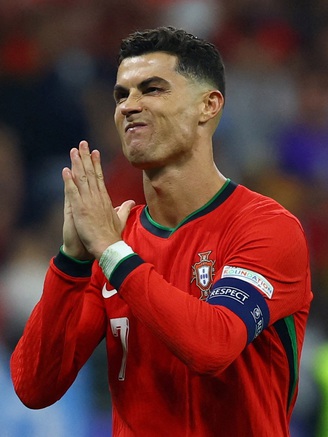 Truyền thông Bồ Đào Nha thống kê kỷ lục cực buồn của Ronaldo nhưng vẫn… yêu anh tuyệt đối