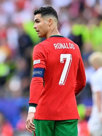 Ronaldo càng mờ nhạt, đội tuyển Bồ Đào Nha… càng mạnh