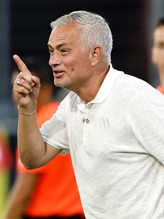 Tưởng ‘biến mất’ hoàn toàn khỏi Champions League, HLV Mourinho trở lại sừng sững