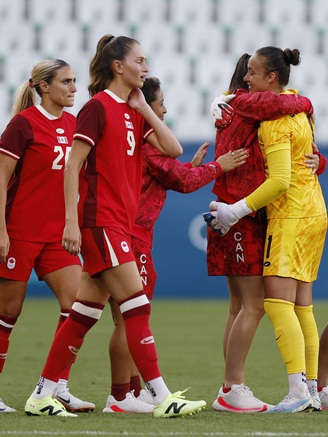 Nóng: FIFA trừ đội tuyển nữ Canada 6 điểm, cấm HLV chỉ đạo 1 năm do quay lén