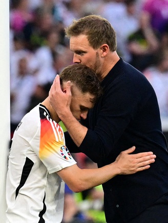 HLV Nagelsmann chỉ trích trọng tài: 'Cầu thủ Đức khóc khi trận đấu chưa hết, cay đắng quá'
