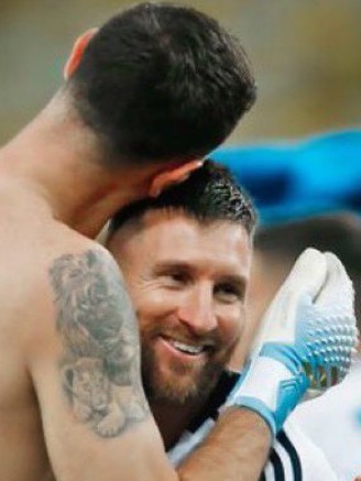Kỷ lục bắt phạt đền ‘cực khủng’ của thủ môn Emiliano Martinez, liên tục cứu Messi