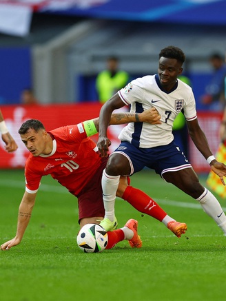 Xhaka giấu bí mật rách cơ, nén đau thi đấu trong 120 phút với đội tuyển Anh