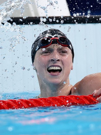 Katie Ledecky giành HCV Olympic lịch sử, Michael Phelps thách thức bơi lội Úc