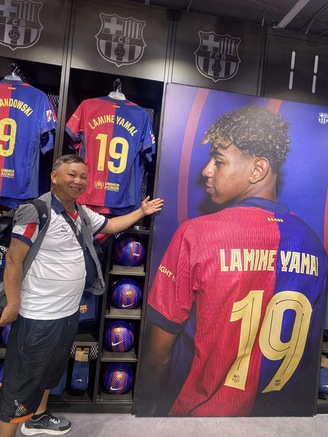 Đến sân Camp Nou săn... Lamine Yamal