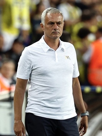 Vì sao HLV Mourinho lặp lại câu nói nổi tiếng khi Fenerbahce bị loại ở Champions League?