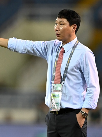 AFF Cup 2024: HLV Kim Sang-sik phô diễn thực tài, chiến đấu vì bóng đá Việt Nam!