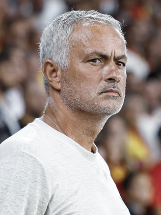 HLV Mourinho lên tiếng sau sự cố Chủ tịch CLB Fenerbahce bị CĐV tấn công