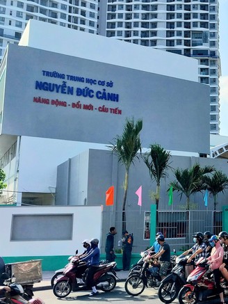 Một trường THCS tại TP.HCM được cải tạo, hiện đại khang trang