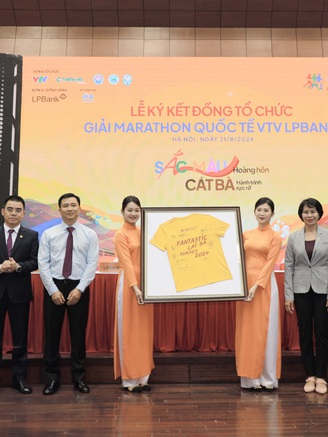 5.000 VĐV tham gia giải chạy trên cung đường đẹp 'như mơ' tại Cát Bà