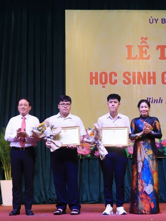 Tuyên dương 118 học sinh giỏi Bình Định