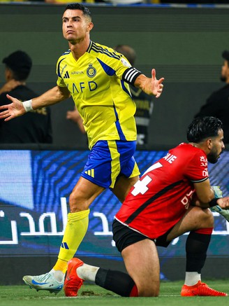 Al Nassr hòa thất vọng: Ronaldo lập công nhưng ăn mừng khiêu khích CĐV, bị tước bàn thắng