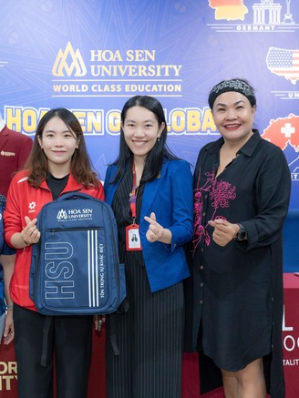 Nữ xạ thủ Olympic Mộng Tuyền nhận học bổng đại học toàn phần