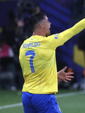 Sau cơn bão YouTube, Ronaldo trở về thực tại: CLB Al Nassr bị giới chủ bỏ rơi