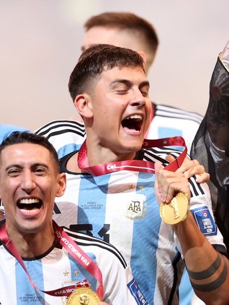 Dybala được HLV Scaloni gọi lại đội tuyển Argentina thay Messi