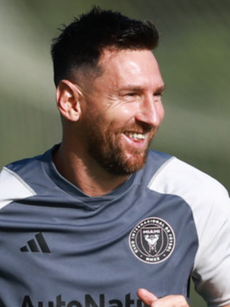 Messi trở lại sân cỏ lần đầu tiên sau Copa America, đội Uruguay dính án phạt nặng