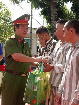 Giao lưu 'Thắp sáng ước mơ hoàn lương" tại Quảng Ngãi