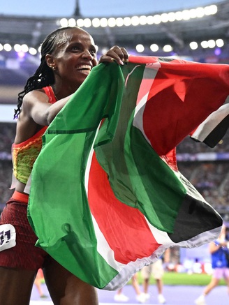 ‘Sát thủ mỉm cười’ giúp Kenya có HCV đầu tiên ở Olympic 2024, đồng đội thoát ‘drama'