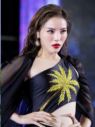 Kỳ Duyên cùng dàn người đẹp Miss Universe Vietnam trình diễn áo tắm nóng bỏng