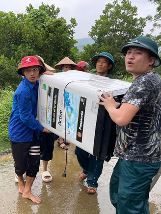 Hàng trăm đội hình thanh niên xông pha giúp dân khắc phục thiệt hại sau bão