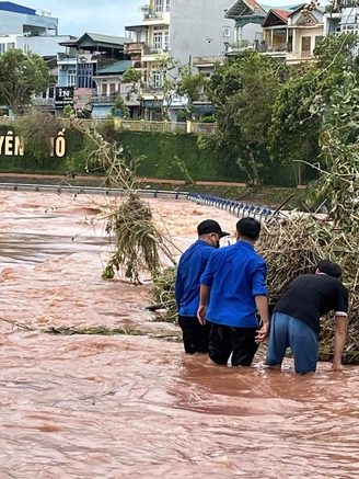 Thanh niên Quảng Ninh cùng chung tay giúp dân