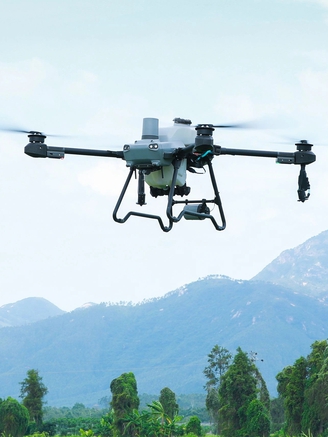 T.Ư Đoàn phối hợp Công ty AgriDrone VN chuyển hàng cứu trợ bằng máy bay không người lái