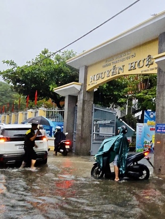 Đà Nẵng: Trường học linh động thông báo cho học sinh nghỉ học ứng phó mưa lũ