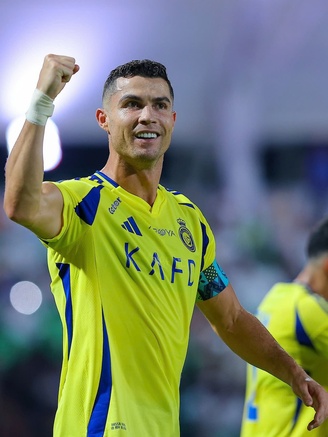 Ronaldo ‘khai nòng’ dưới triều đại HLV mới, Al Nassr thắng đậm đội của HLV Steven Gerrard