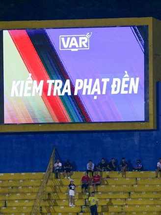 Có ‘anh’ VAR: Các trận V-League phía nam hồi hộp, kịch tính như phim hành động