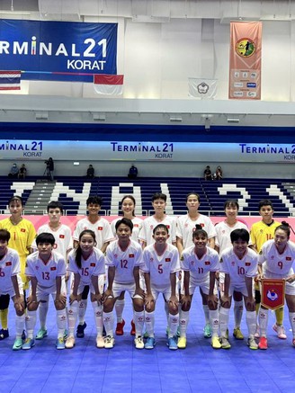 Thanh Ngân rực sáng, đội futsal nữ Việt Nam thắng như chẻ tre trên đất Thái Lan