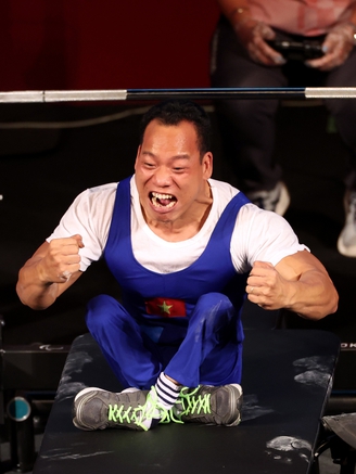 Nóng: Lê Văn Công đoạt HCĐ cử tạ Paralympic Paris 2024