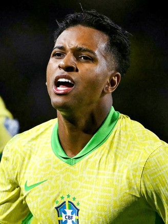 Rodrygo giải cứu đội tuyển Brazil, Uruguay bị cầm chân ngày chia tay Suarez 