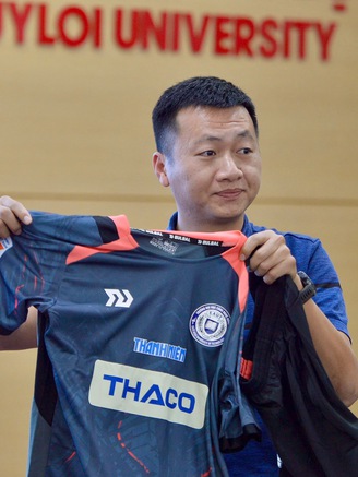 Những câu chuyện thú vị đằng sau băng ghế chỉ đạo