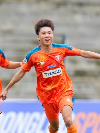 Cầu thủ đội bóng ĐH Huế ghi 2 siêu phẩm: 'Sút xa là sở trường của tôi'