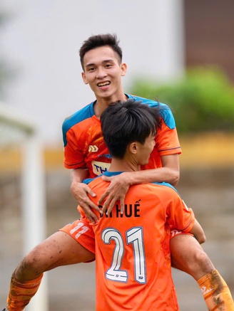 ĐH Huế 5-0 Trường ĐH SPKT Đà Nẵng: Giành vé play-off bằng chiến thắng mãn nhãn