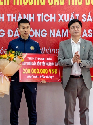 'Chiến binh' Doãn Ngọc Tân được Thanh Hóa thưởng 300 triệu đồng