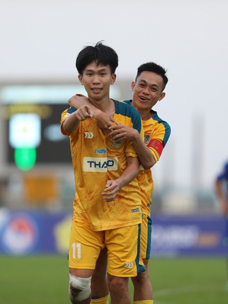 Trường ĐH Bà Rịa - Vũng Tàu 1-1 Trường ĐH Lạc Hồng (luân lưu 1-3): Thắng ngược