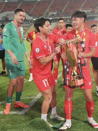 Thiếu Xuân Son, cuộc chạy đua danh hiệu ở V-League vẫn còn nguyên tính gay cấn