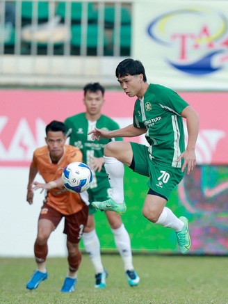 Ngôi vô địch AFF Cup giúp HLV Kim Sang-sik vượt qua… áp lực Công Phượng
